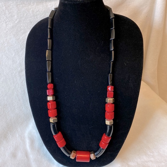 Chico’s Chunky Black, Red and Gold Beaded Long Necklace w/Matching Earrings - Picture 3 of 10